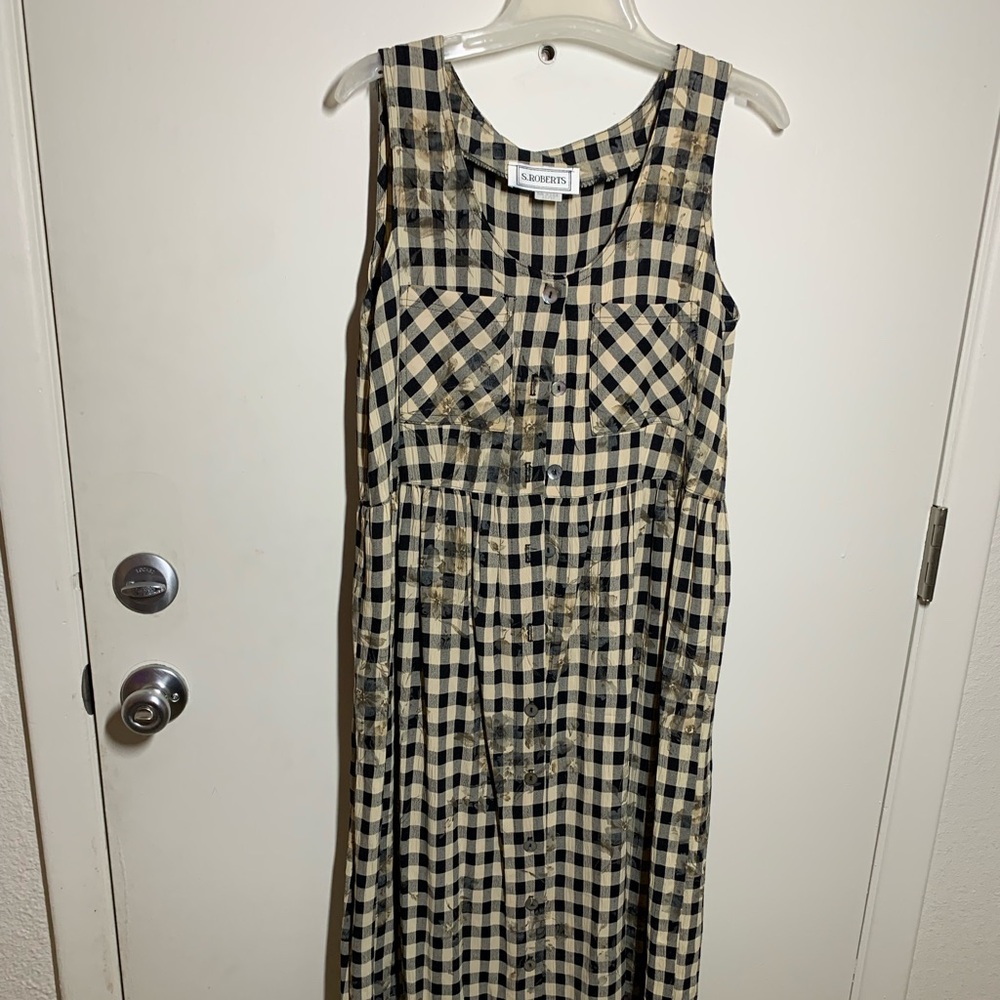 S Roberts plaid floral dress. 90s. Breast pockets. Small pull on back see pic.
